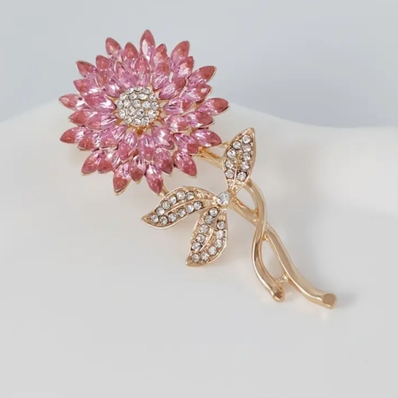 Elegant Cranberry Pink Flower Brooch - Picture 2 of 4